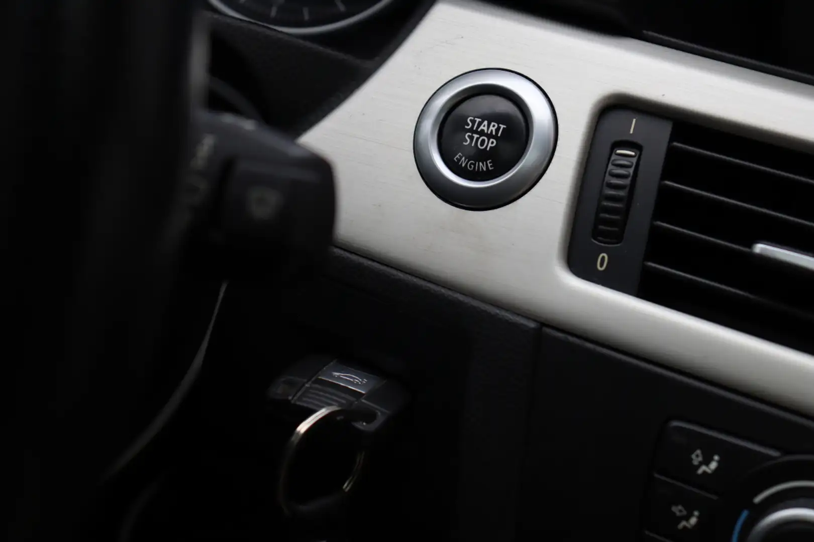 BMW 316 Touring 330xi 258 (Toit ouvrant, Sièges électriq Grau - 2