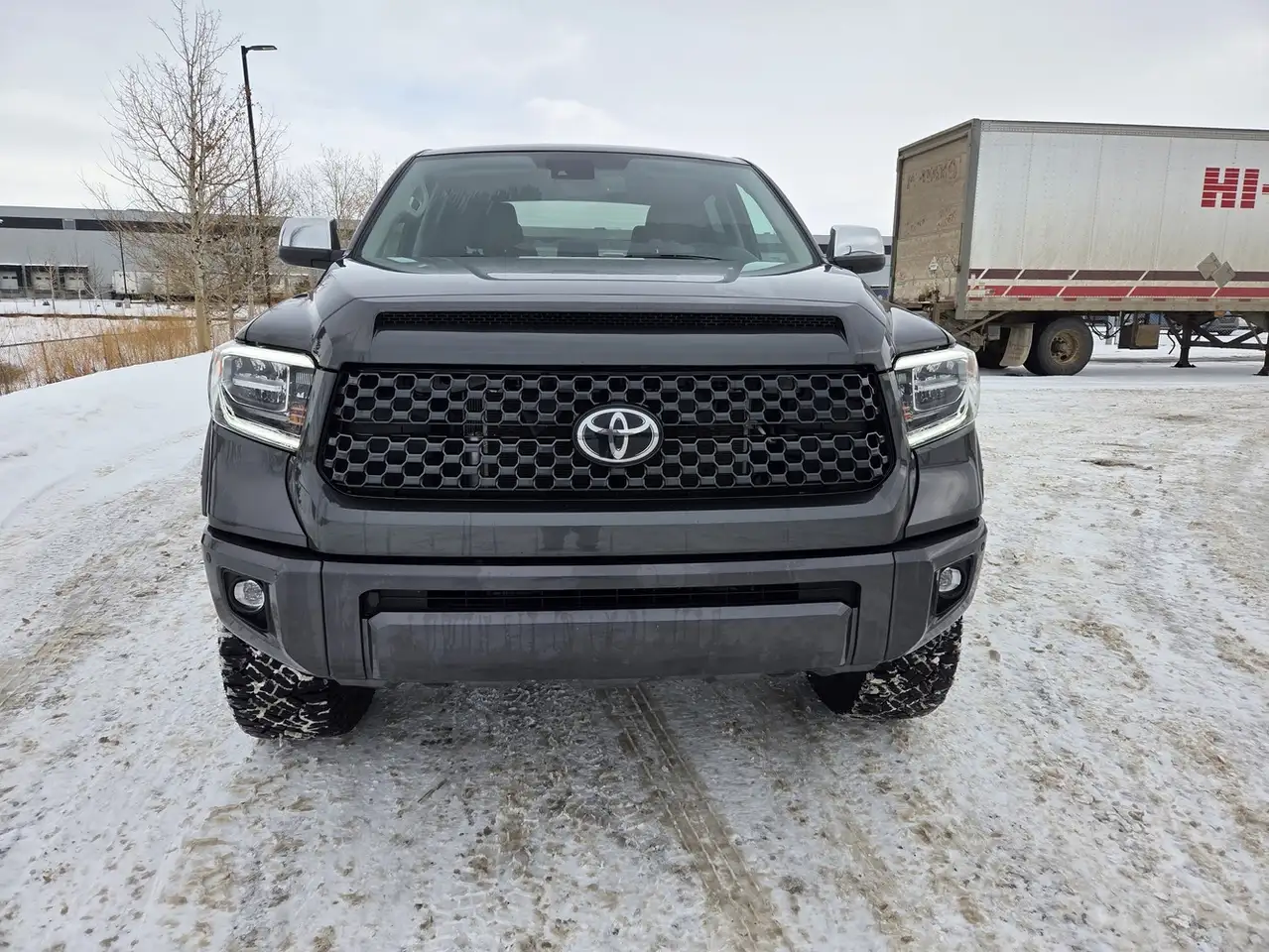 Toyota Tundra снимка Toyota Tundra
