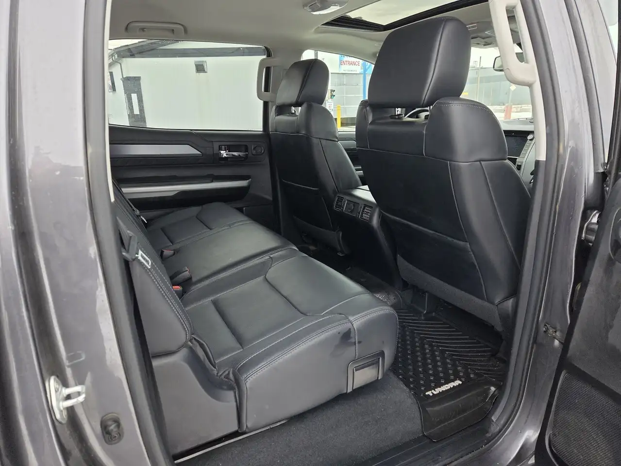 Toyota Tundra снимка Toyota Tundra