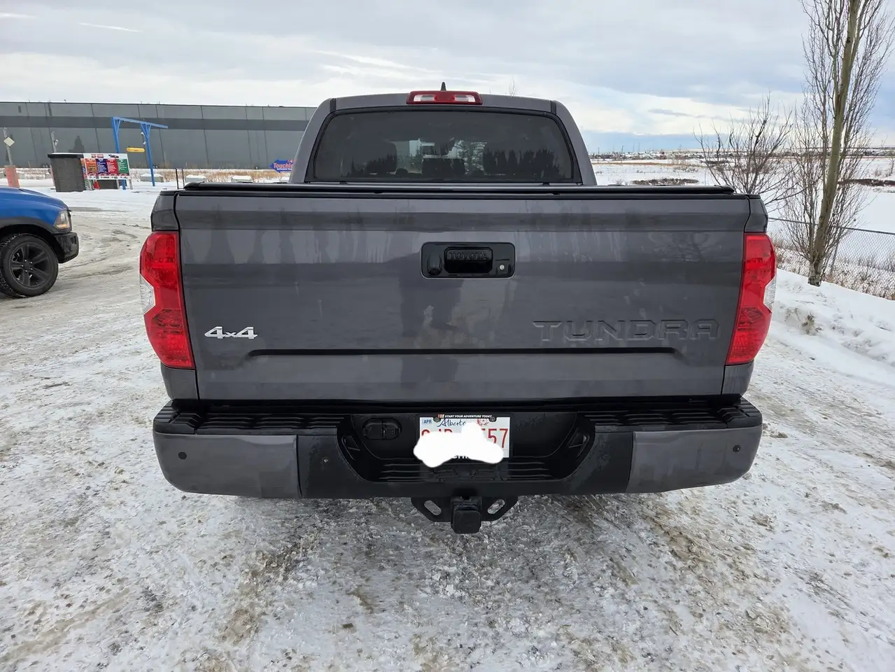 Toyota Tundra снимка Toyota Tundra