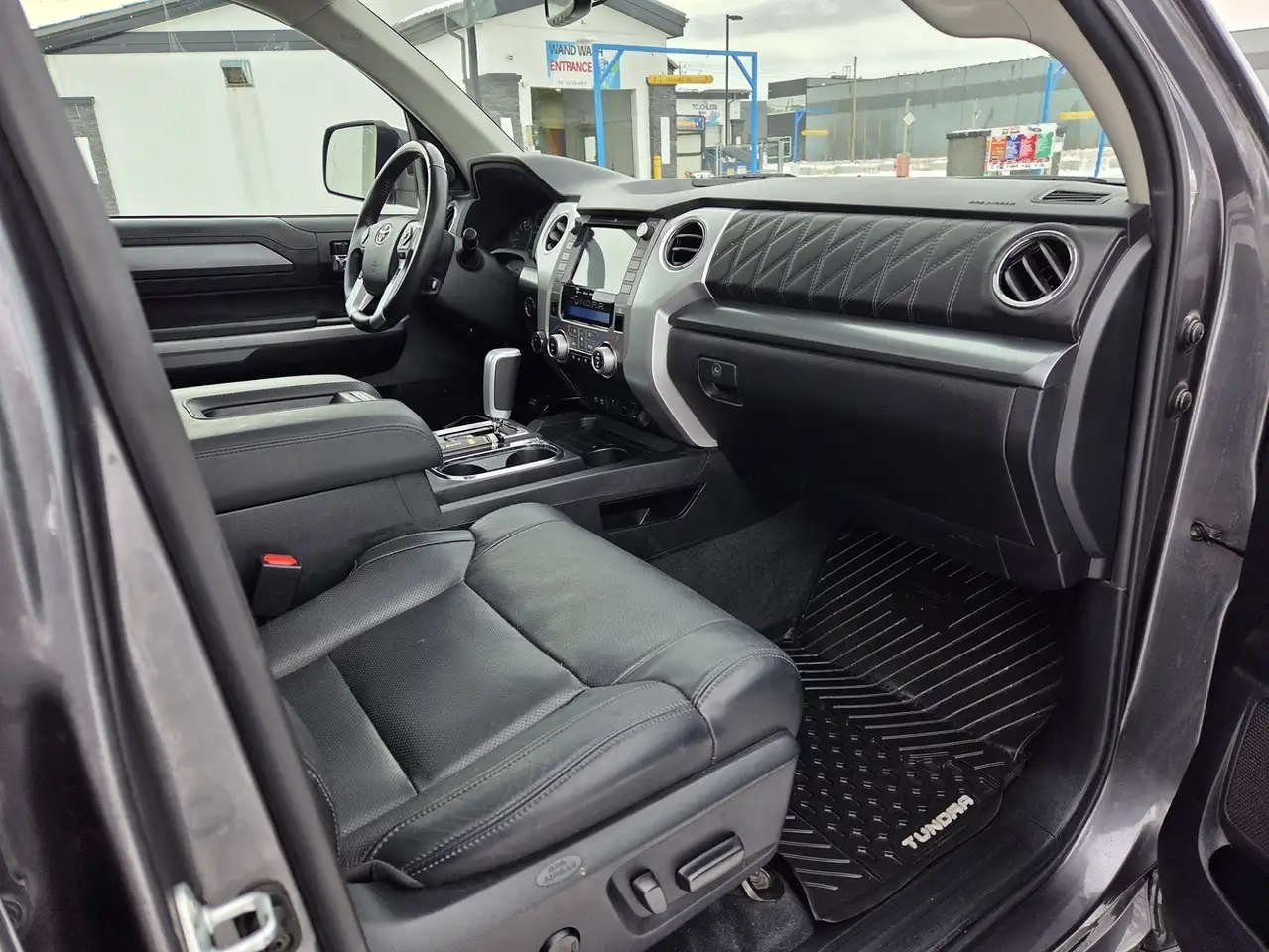 Toyota Tundra снимка Toyota Tundra