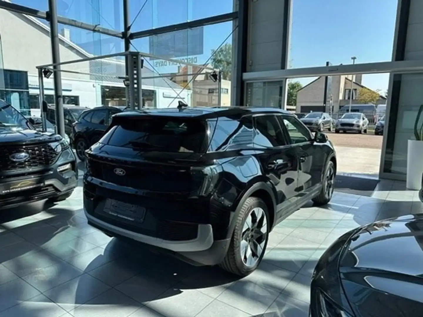 Ford Explorer PREMIUM EXTENDED RANGE RWD 286PK FULL OPTION Zwart - 2