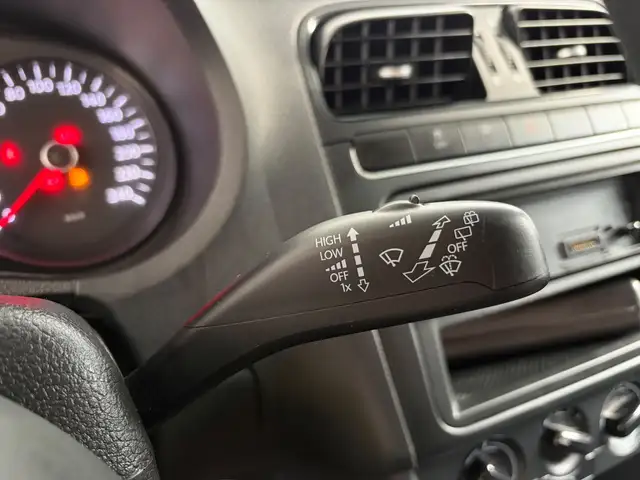Volkswagen Polo view 8