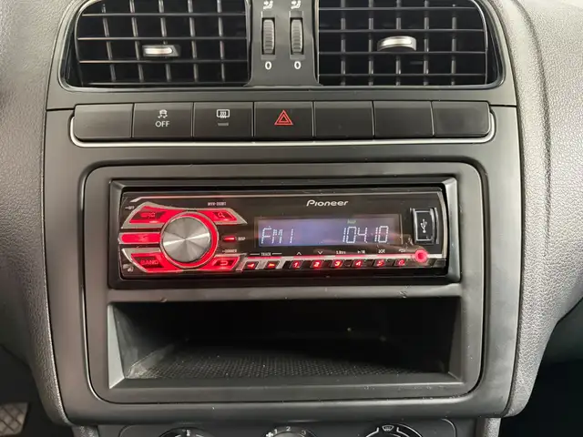 Volkswagen Polo view 10