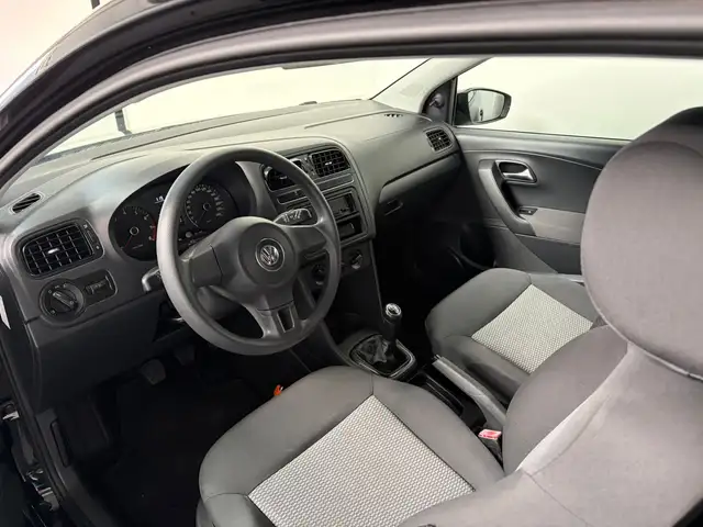 Volkswagen Polo view 3