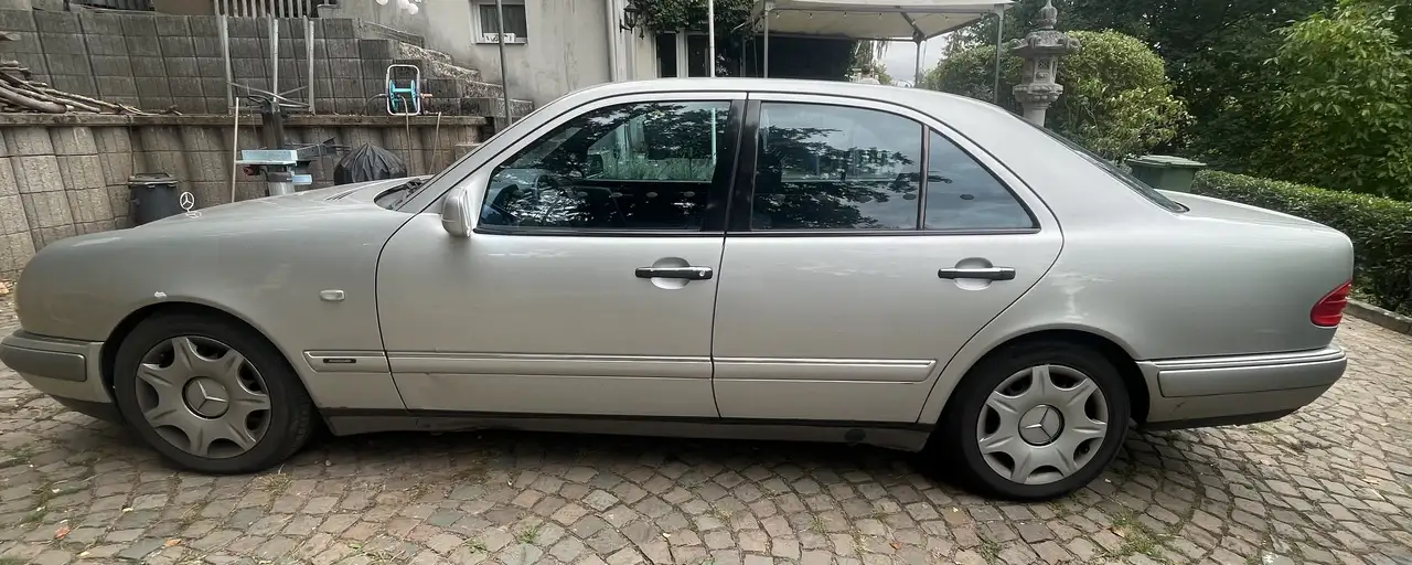 Mercedes-Benz E 230 Avantgarde, foto 3