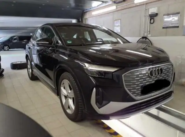 Audi Q4 E-Tron view 4