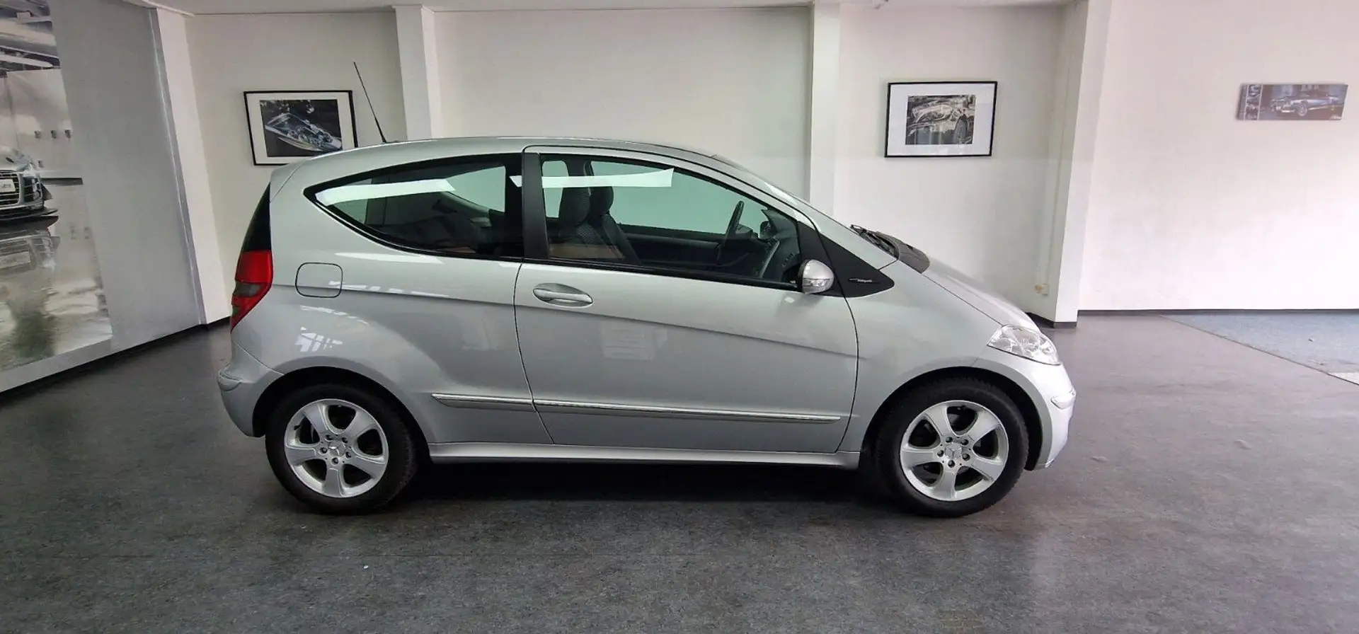 Mercedes-Benz A 150 AVANTGARDE Teilleder TÜV 07/2027 Silber - 1