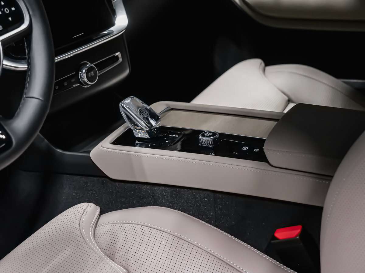 2026 Volvo XC90 Ultra 7-Seater (Dark Theme) thumb 8