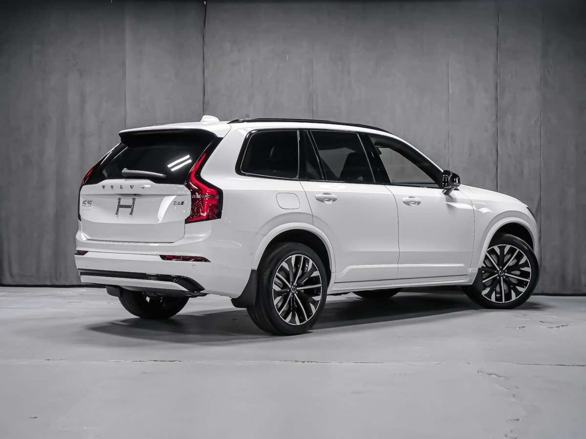 2026 Volvo XC90 Ultra 7-Seater (Dark Theme) alt 3