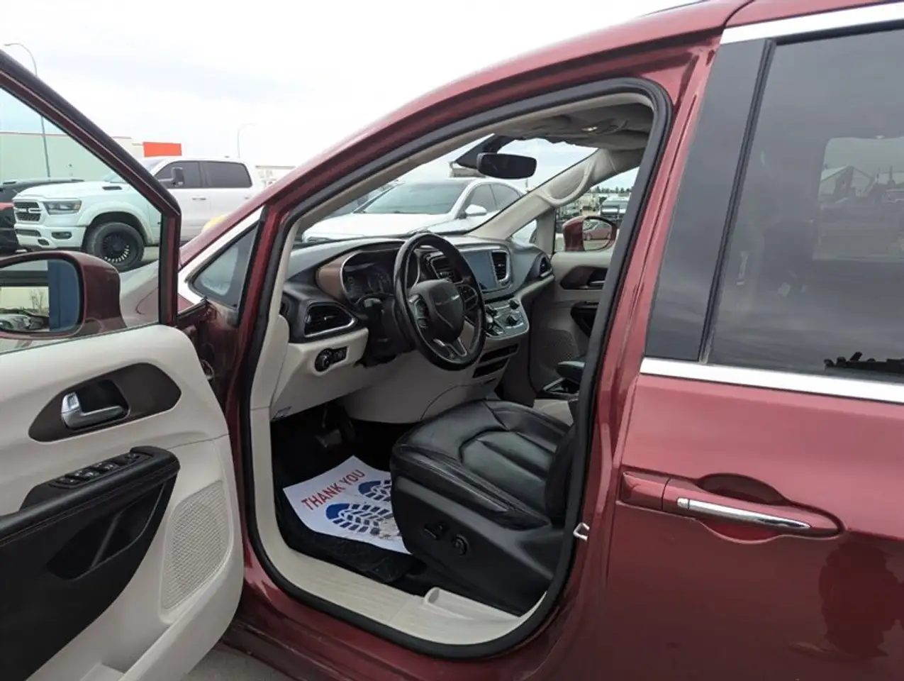 Chrysler Pacifica photo Chrysler Pacifica