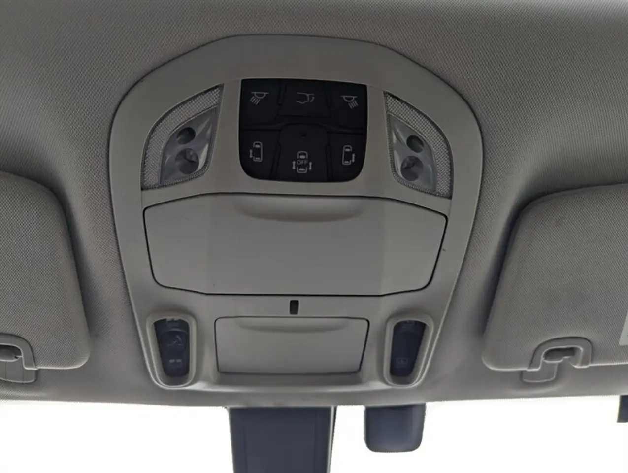 Chrysler Pacifica photo Chrysler Pacifica