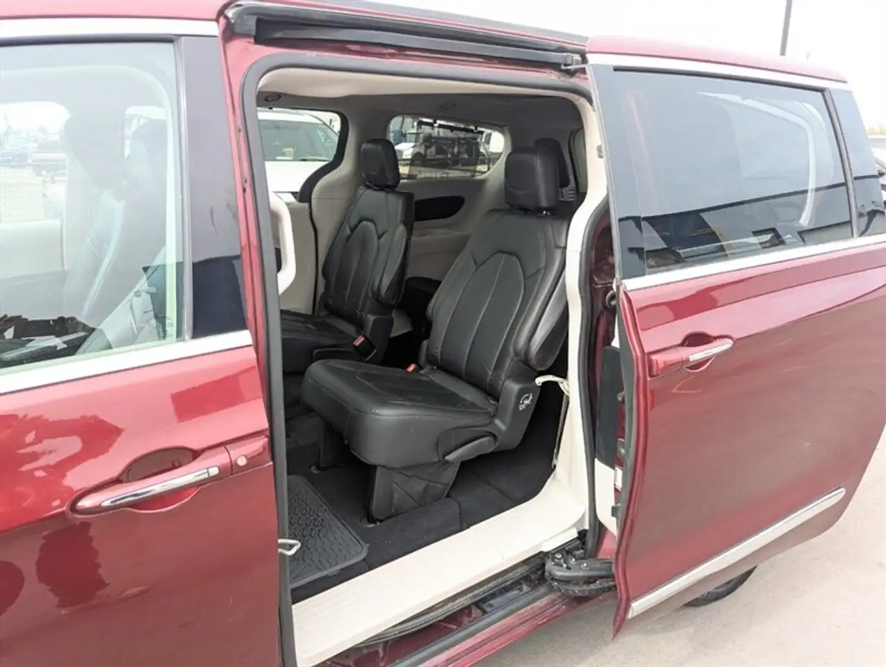 Chrysler Pacifica photo Chrysler Pacifica