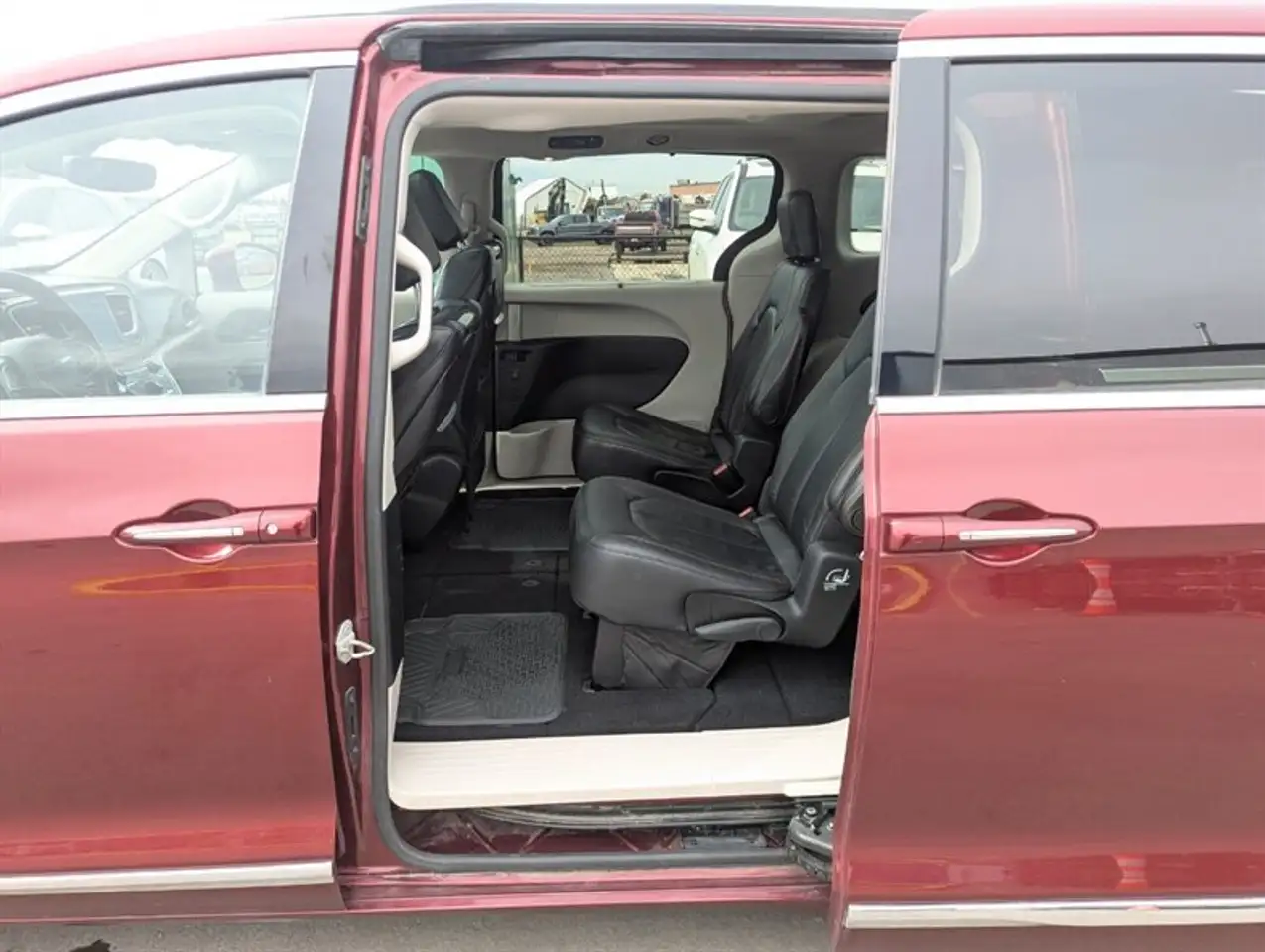 Chrysler Pacifica photo Chrysler Pacifica