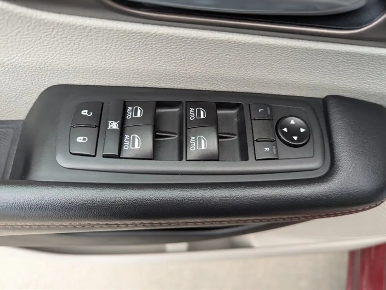 Chrysler Pacifica photo Chrysler Pacifica