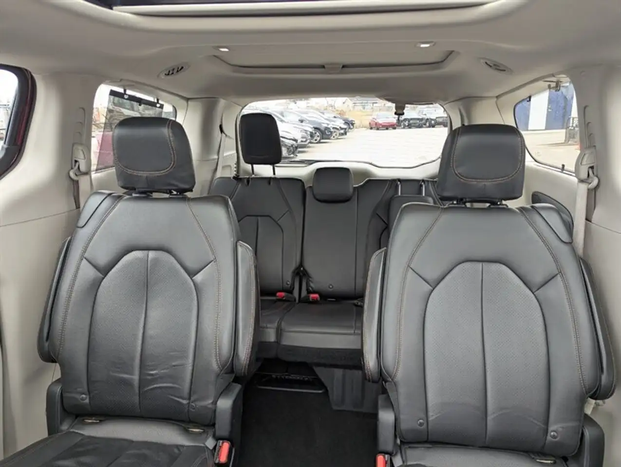 Chrysler Pacifica photo Chrysler Pacifica