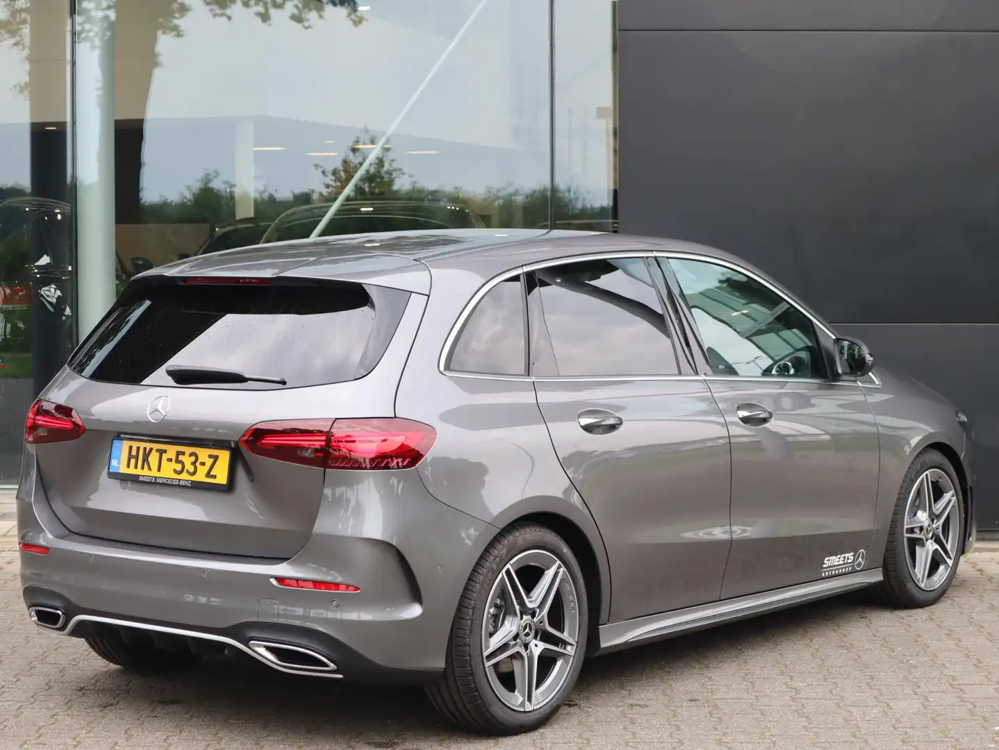 Mercedes-Benz B 180 Business Solution AMG Grijs - 2