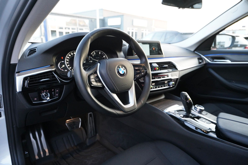 BMW 520 d Lim.*Schiebedach*Soft Close*Kamera*ACC*HUD* — photo 9