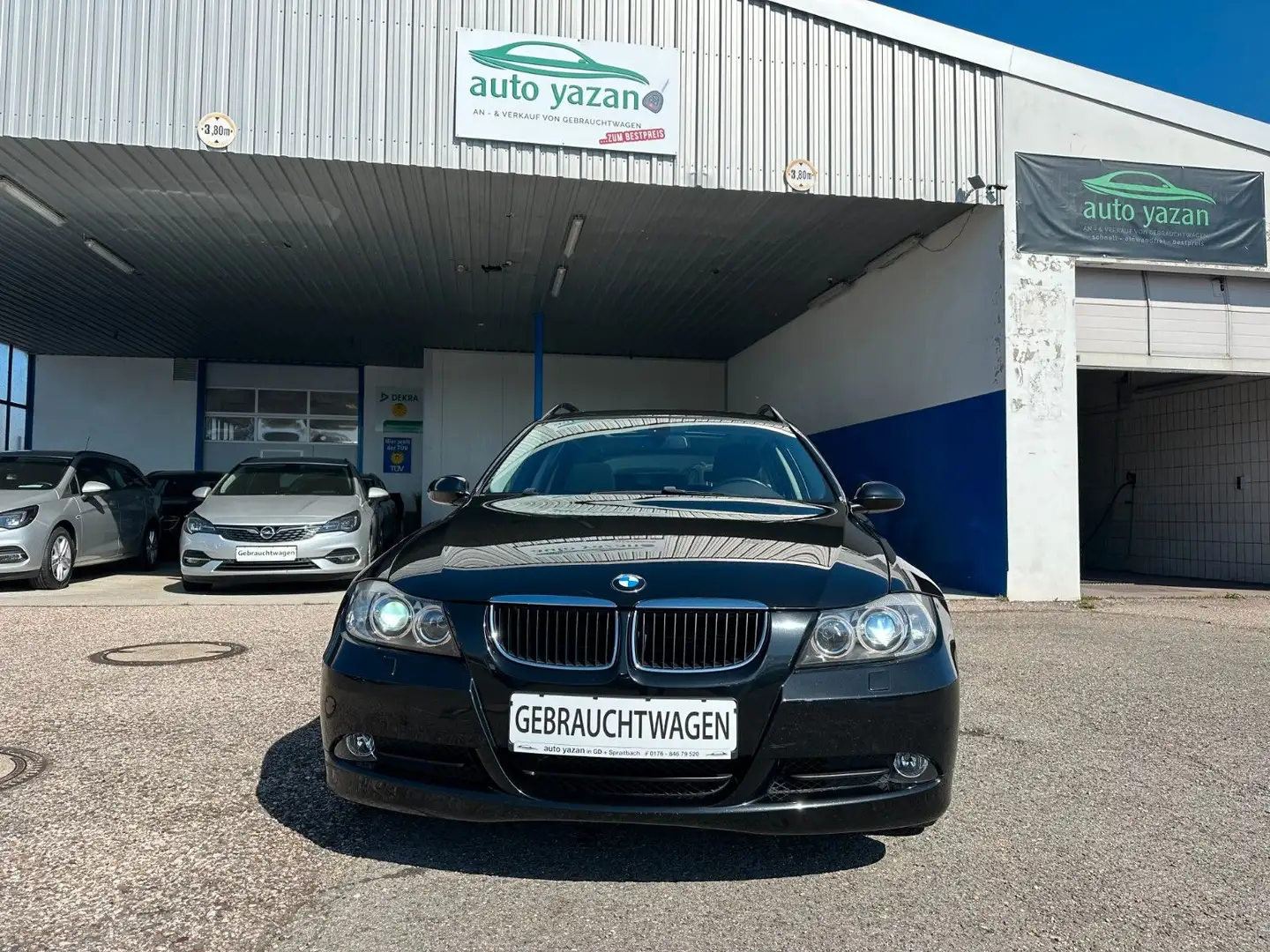 BMW 320 Baureihe 3 Touring 320d/Xenon/SHZ/2.Hand Černá - 2