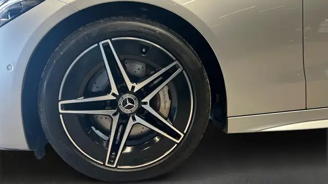 Mercedes-Benz C-Class view 5
