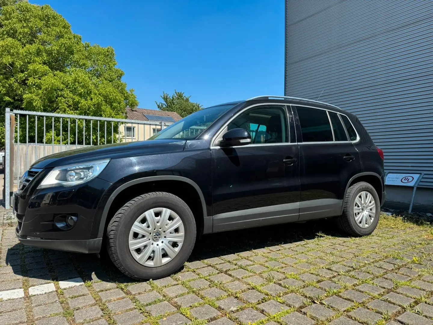 Volkswagen Tiguan *Sport*4Motion*LM-Felgen*Klima*TÜV NEU* Schwarz - 2