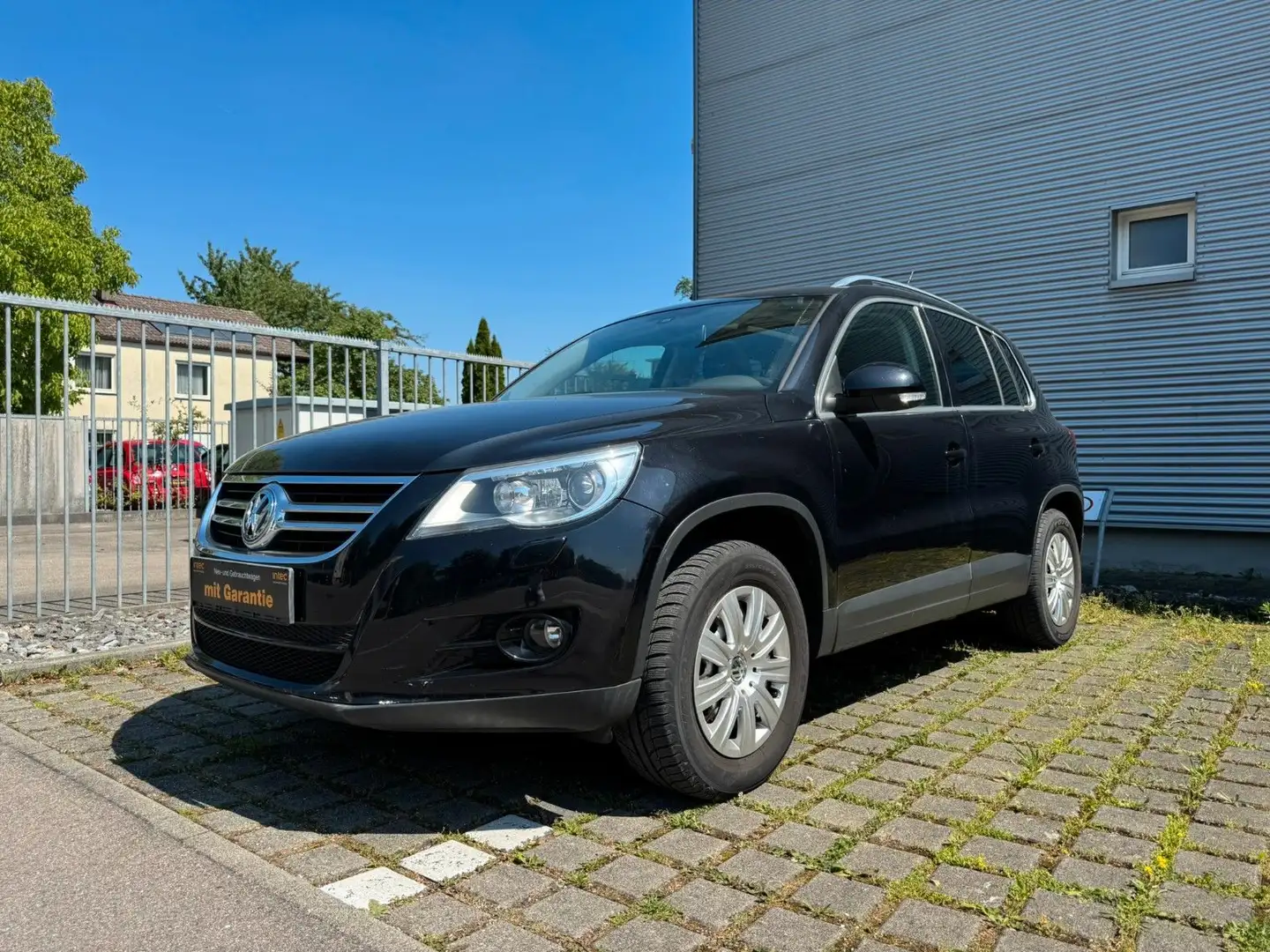Volkswagen Tiguan *Sport*4Motion*LM-Felgen*Klima*TÜV NEU* Schwarz - 1