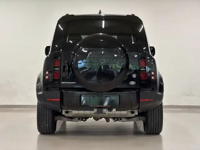 Land Rover Defender 2023 — photo 7