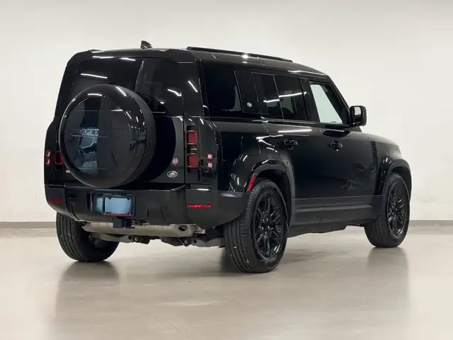 Land Rover Defender 2023 — photo 8