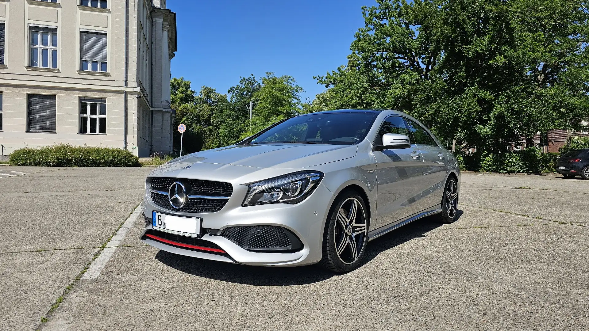 Mercedes-Benz CLA 250 7G-DCT Sport Stříbrná - 1