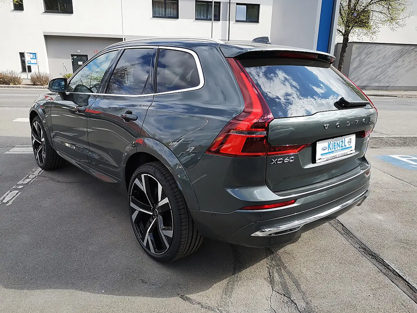 Volvo XC60 T6 AWD PHEV 18,8kWh Ultra Bright Aut. - 2