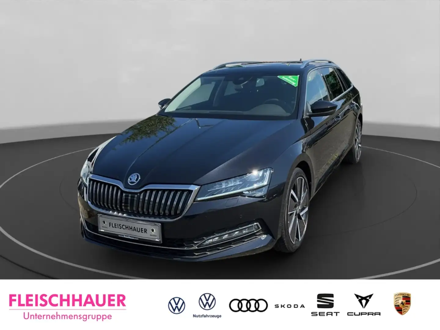Skoda Superb Combi Style 2.0 TDI DSG+NAVI+LED+DC+AHK crna - 1