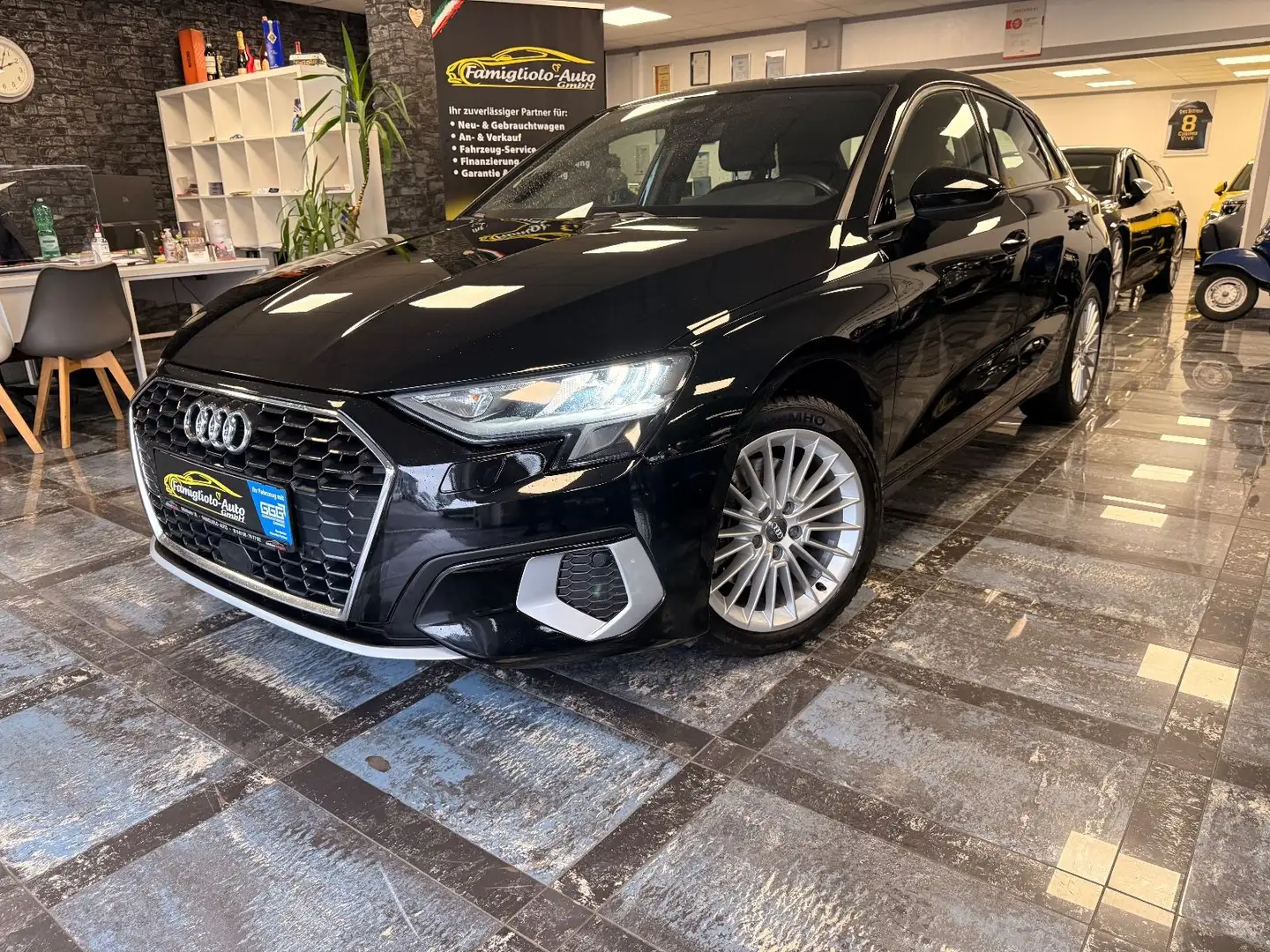 Audi A3 Sportback 35 TDI advanced/LED/Virtual/Navi/Am Schwarz - 2