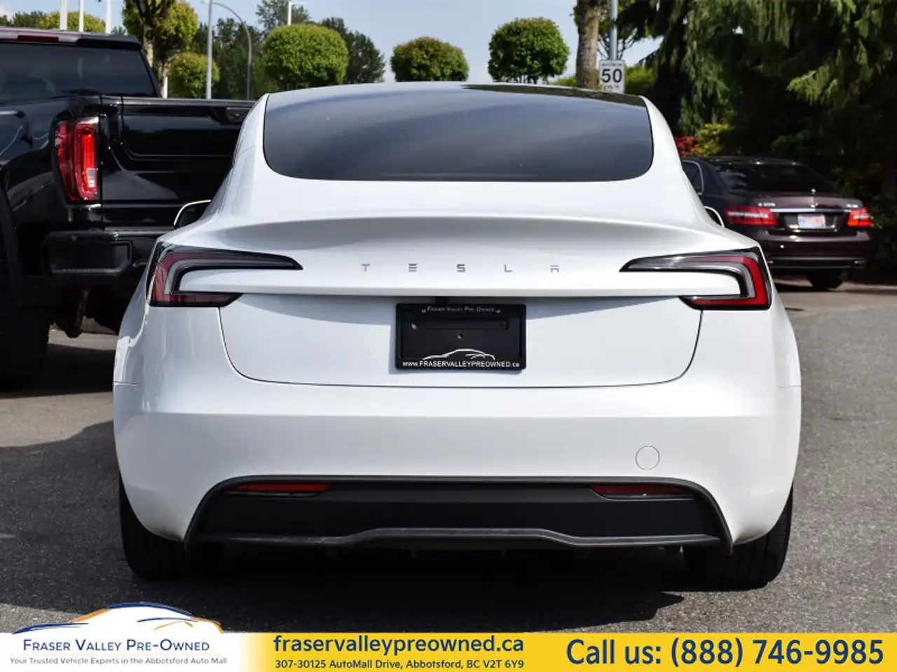 Tesla Model 3 снимка Tesla Model 3