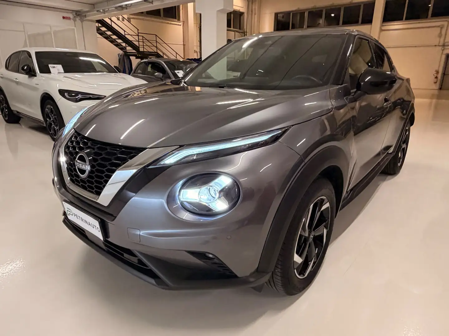 Nissan Juke 1.0 DIG-T 114 CV N-Connecta Gris - 1