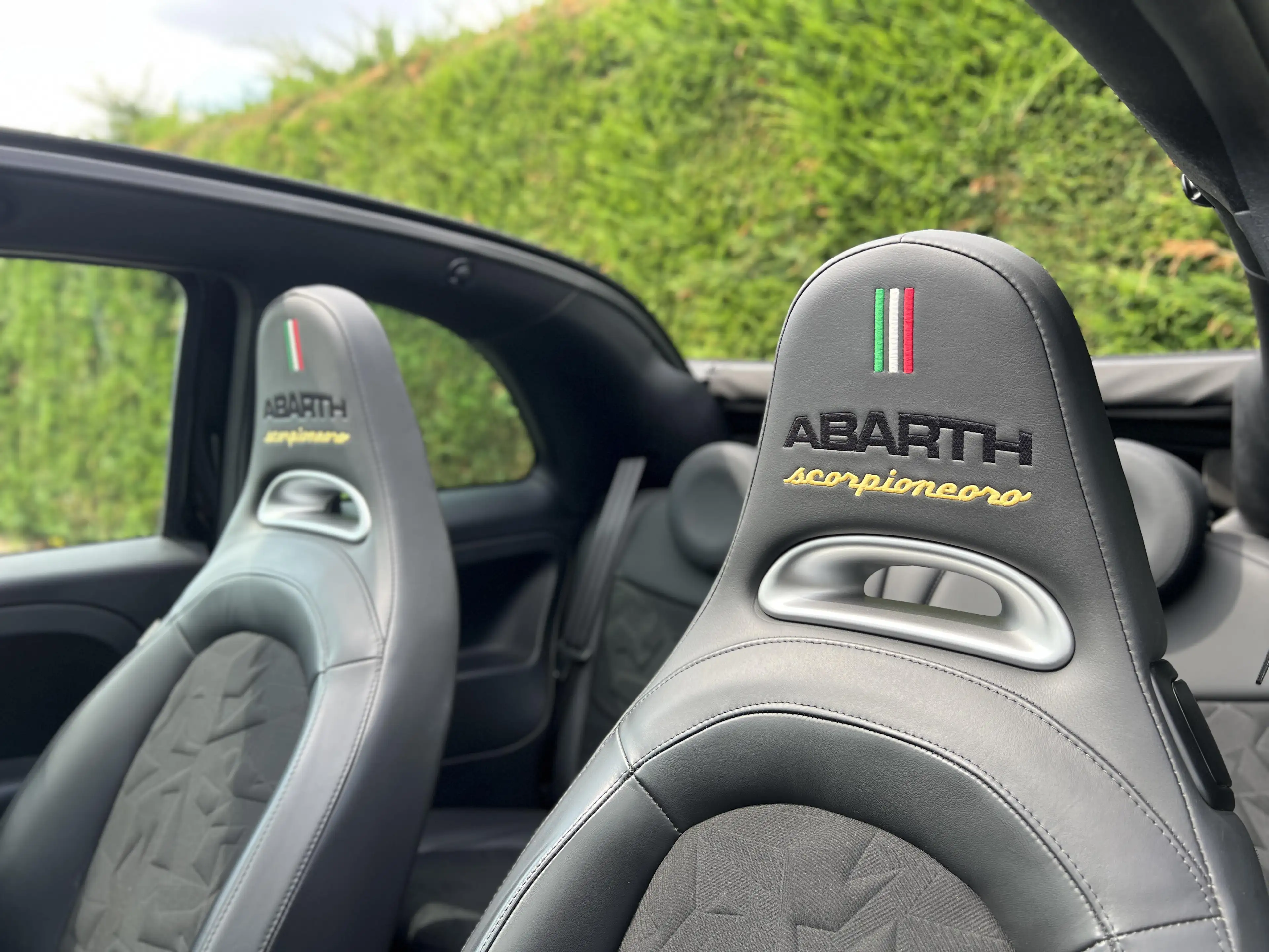 Abarth 595C Scorpione Oro 165 PK — photo 15