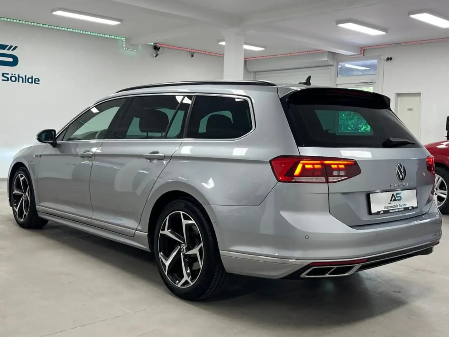 Volkswagen Passat 2.0 TDi DSG R-line Navi/leder/LED/AHK/Kam Silber - 2