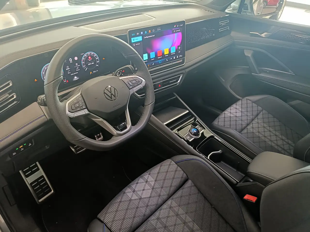 Volkswagen Tiguan Tiguan 1.5 etsi R-Line 150cv dsg 21