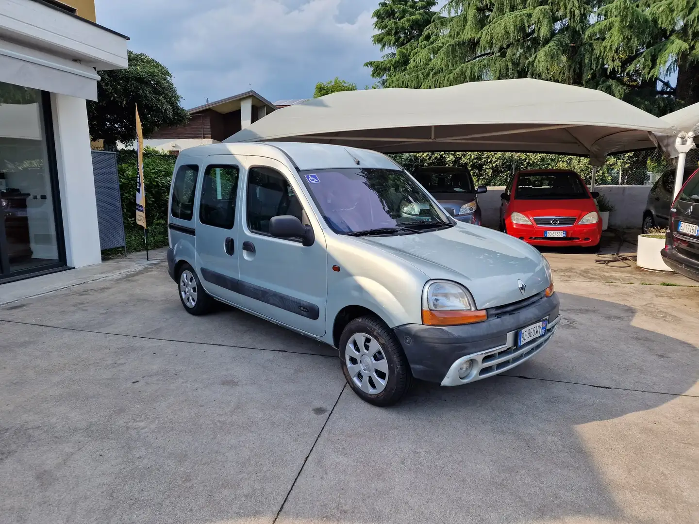 Renault Kangoo 1.2 16v ALLESTIMENTO DISABILI Zilver - 2