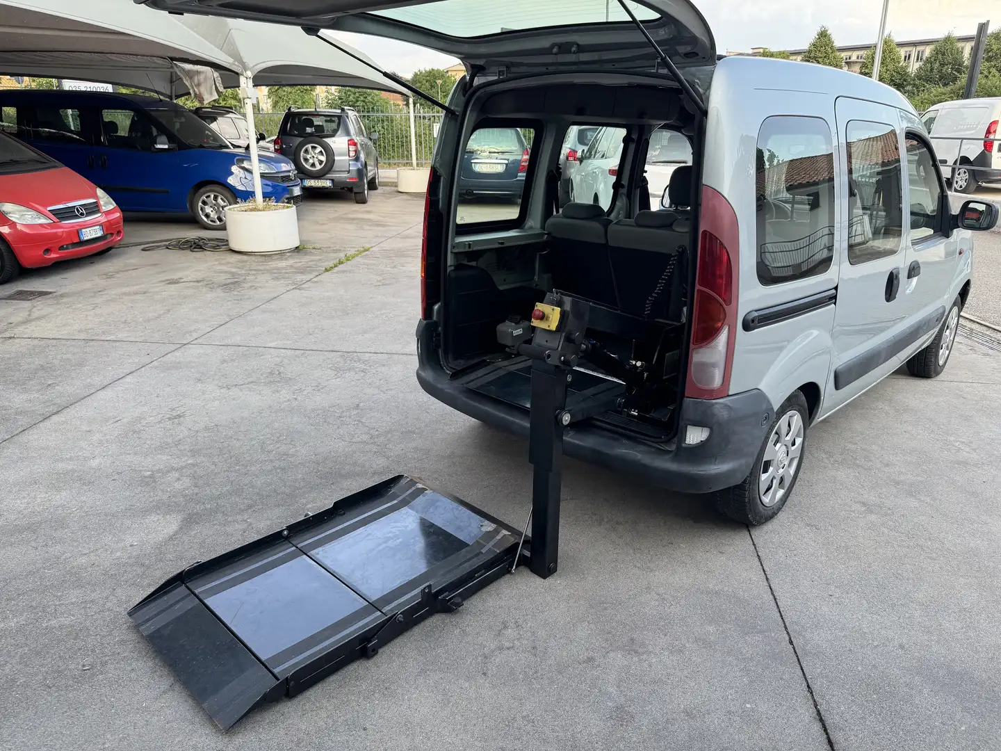 Renault Kangoo 1.2 16v ALLESTIMENTO DISABILI Zilver - 1