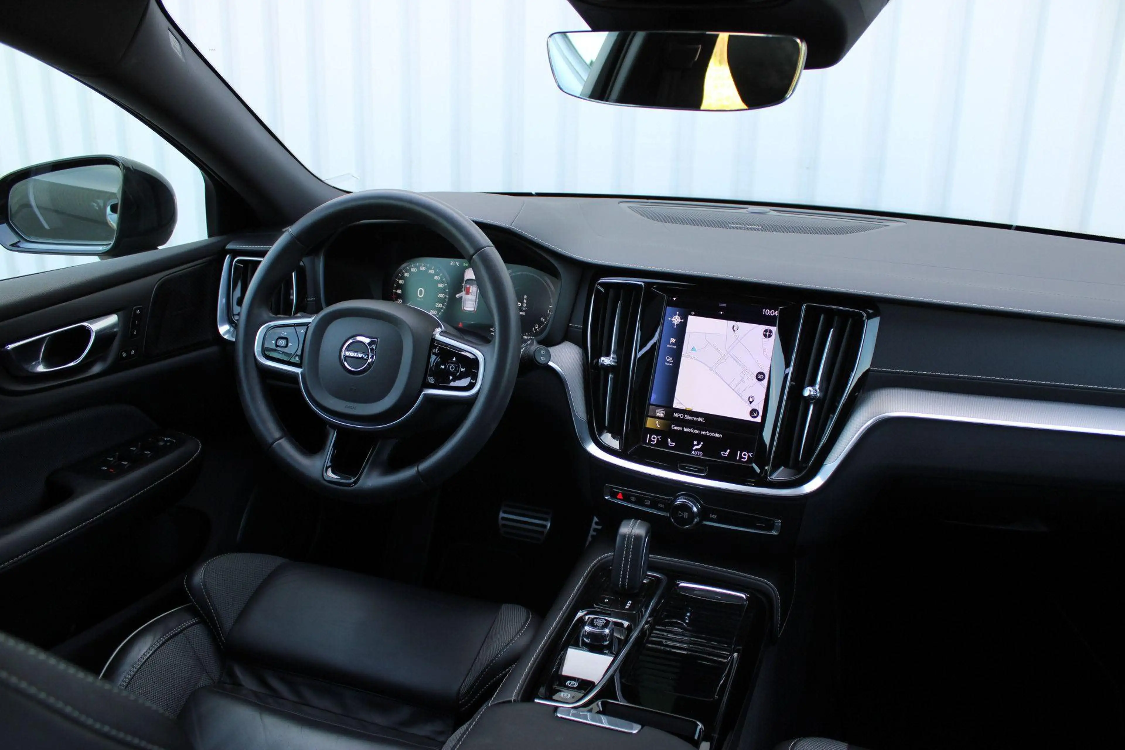 Volvo V60 2.0 T8 Recharge AWD R-Design | Incl. 12 maanden ga — photo 2