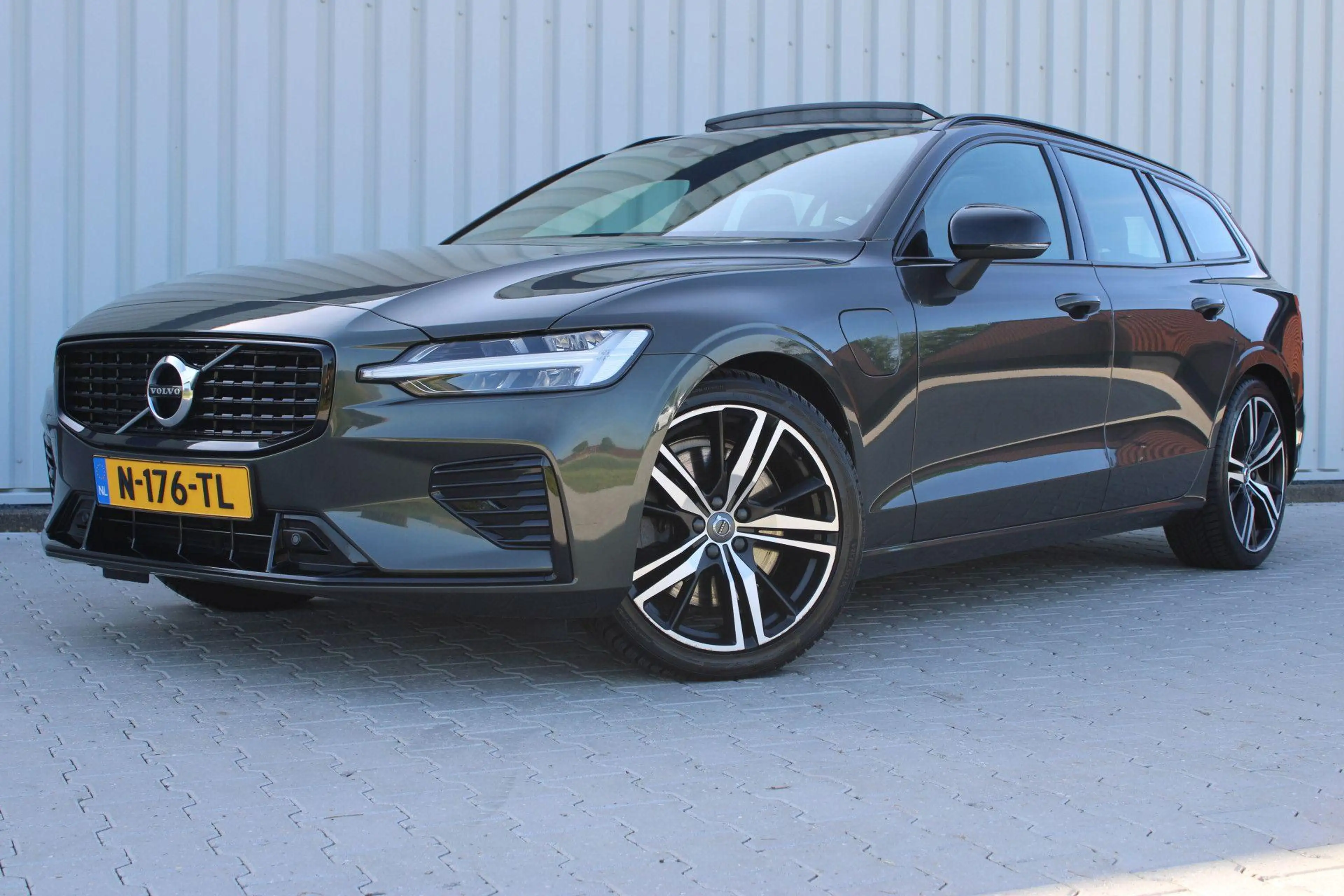 Volvo V60 2.0 T8 Recharge AWD R-Design | Incl. 12 maanden ga — photo 5