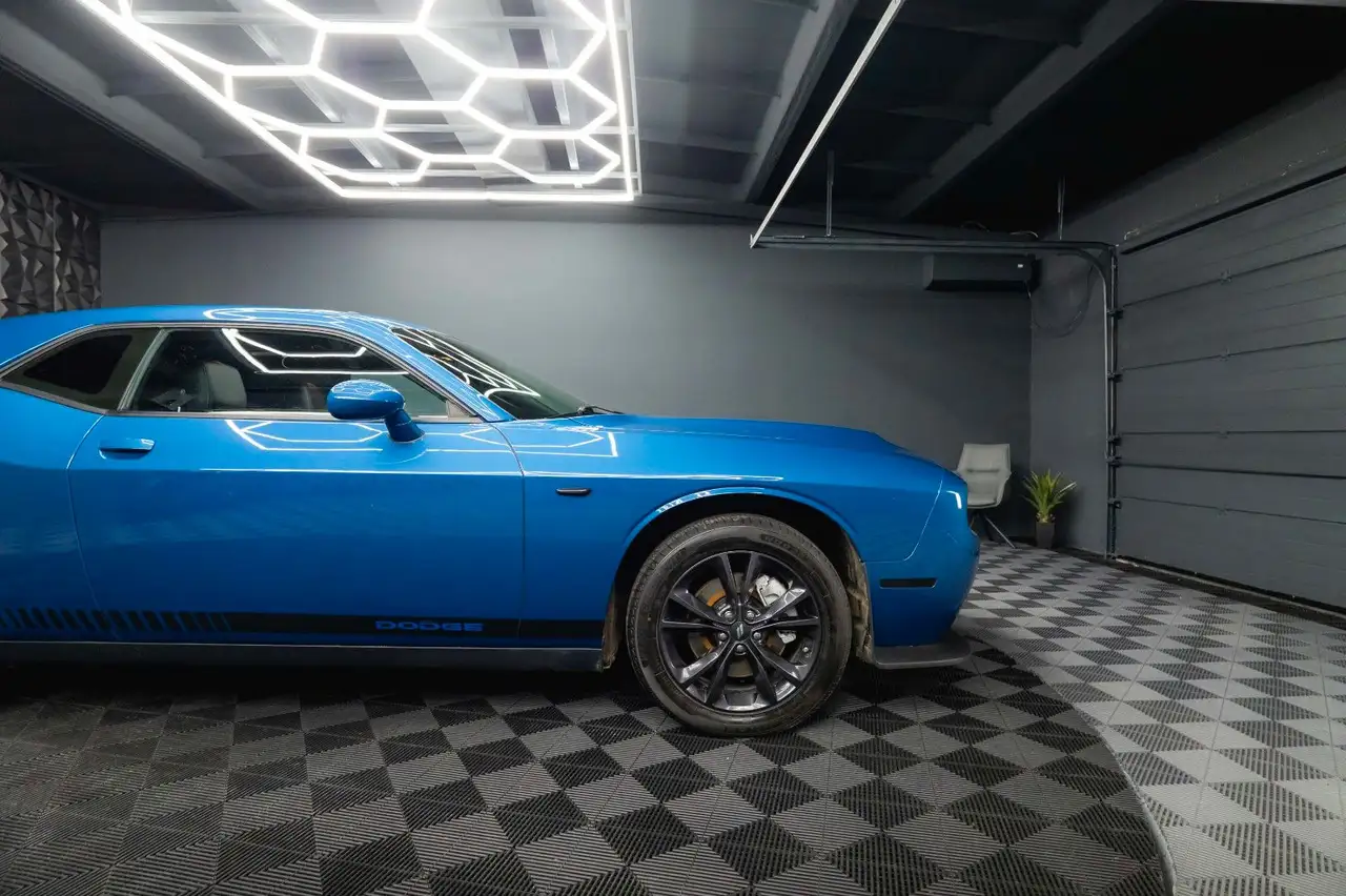 Dodge Challenger 2023 — фото 9