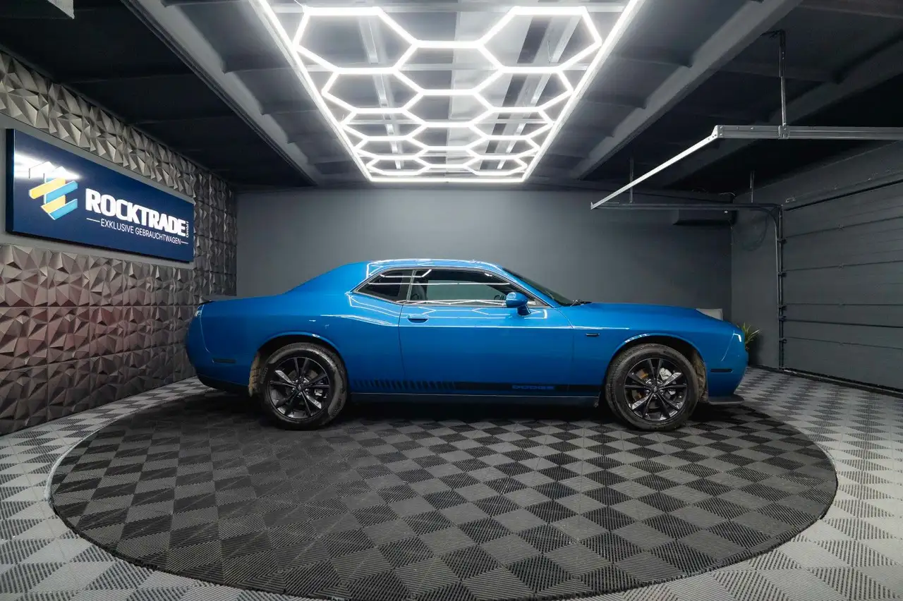 Dodge Challenger 2023 — фото 7