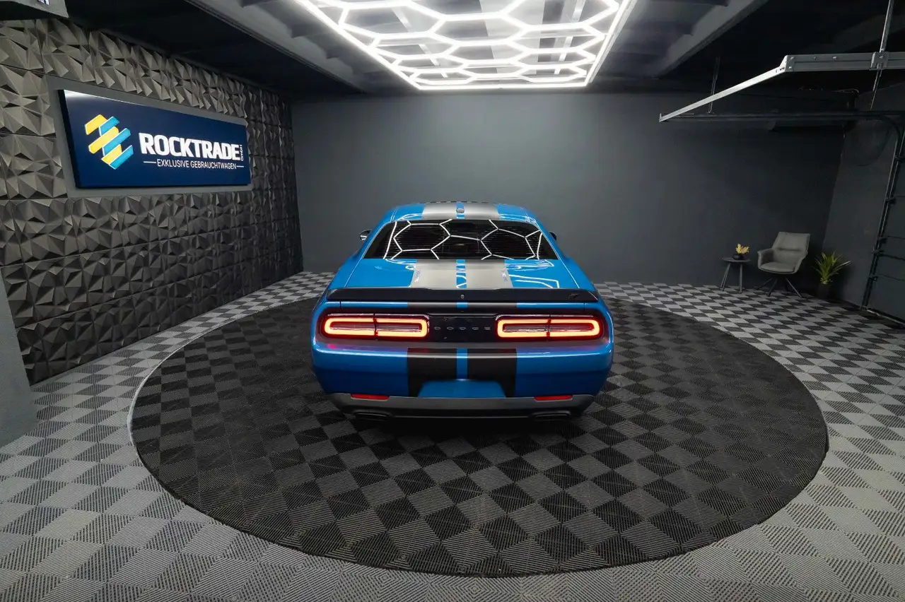 Dodge Challenger 2023 — фото 12