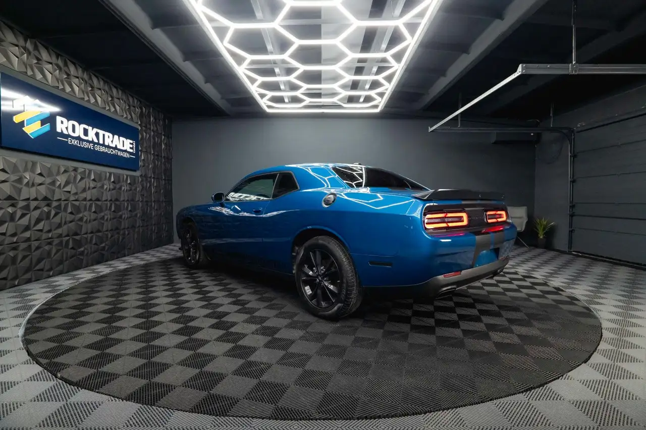 Dodge Challenger 2023 — фото 14