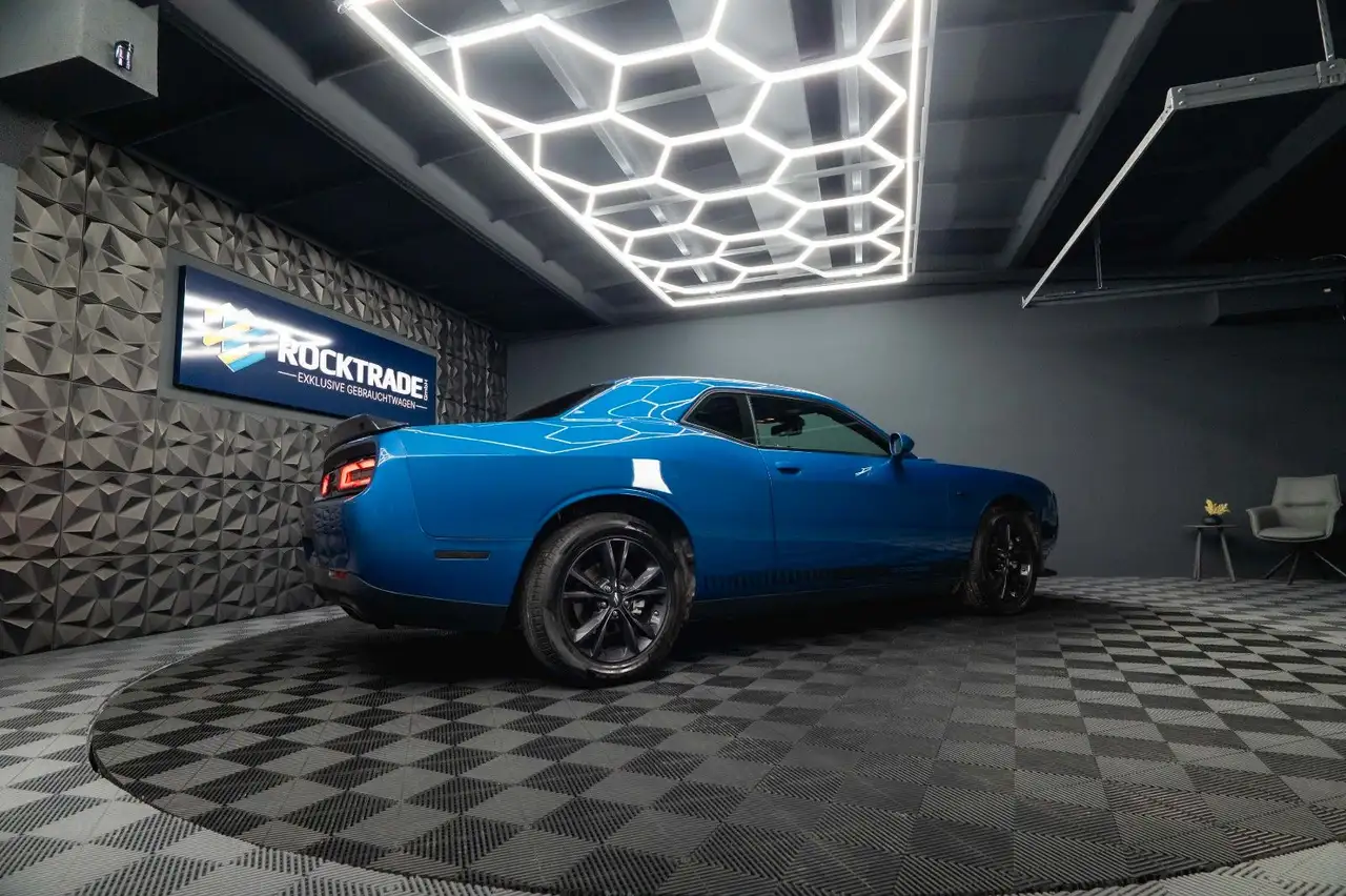 Dodge Challenger 2023 — фото 11