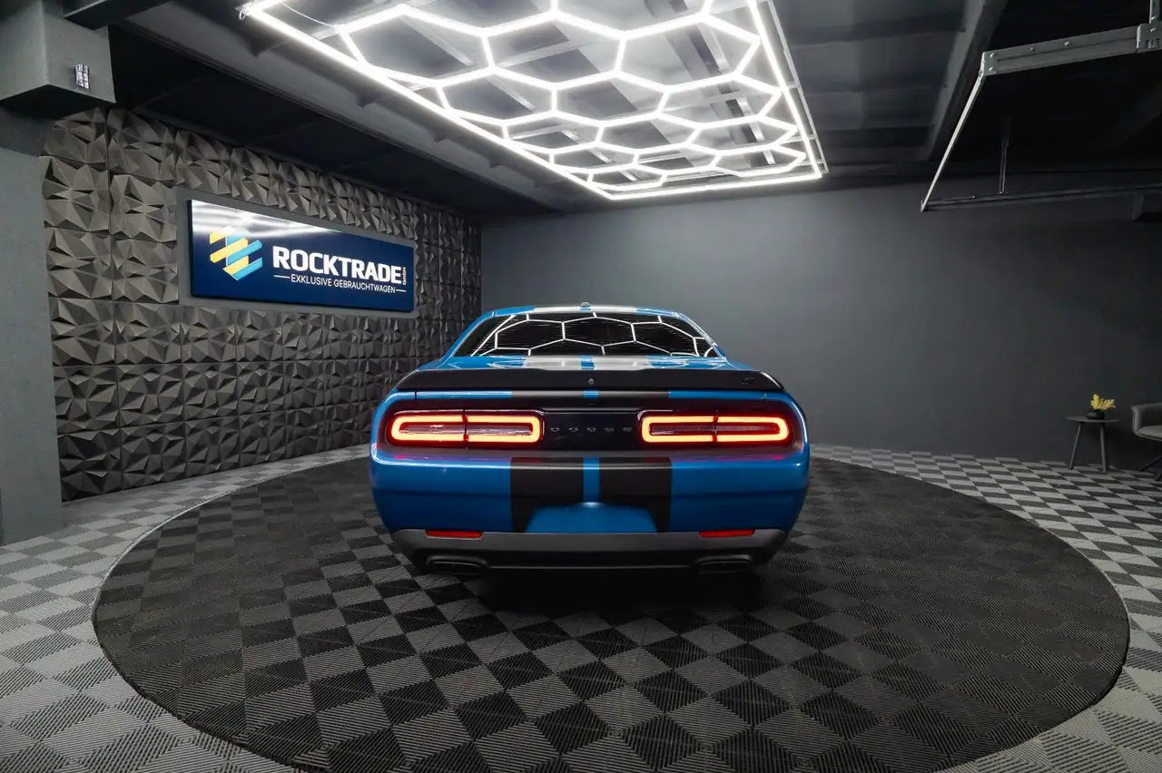 Dodge Challenger 2023 — фото 13