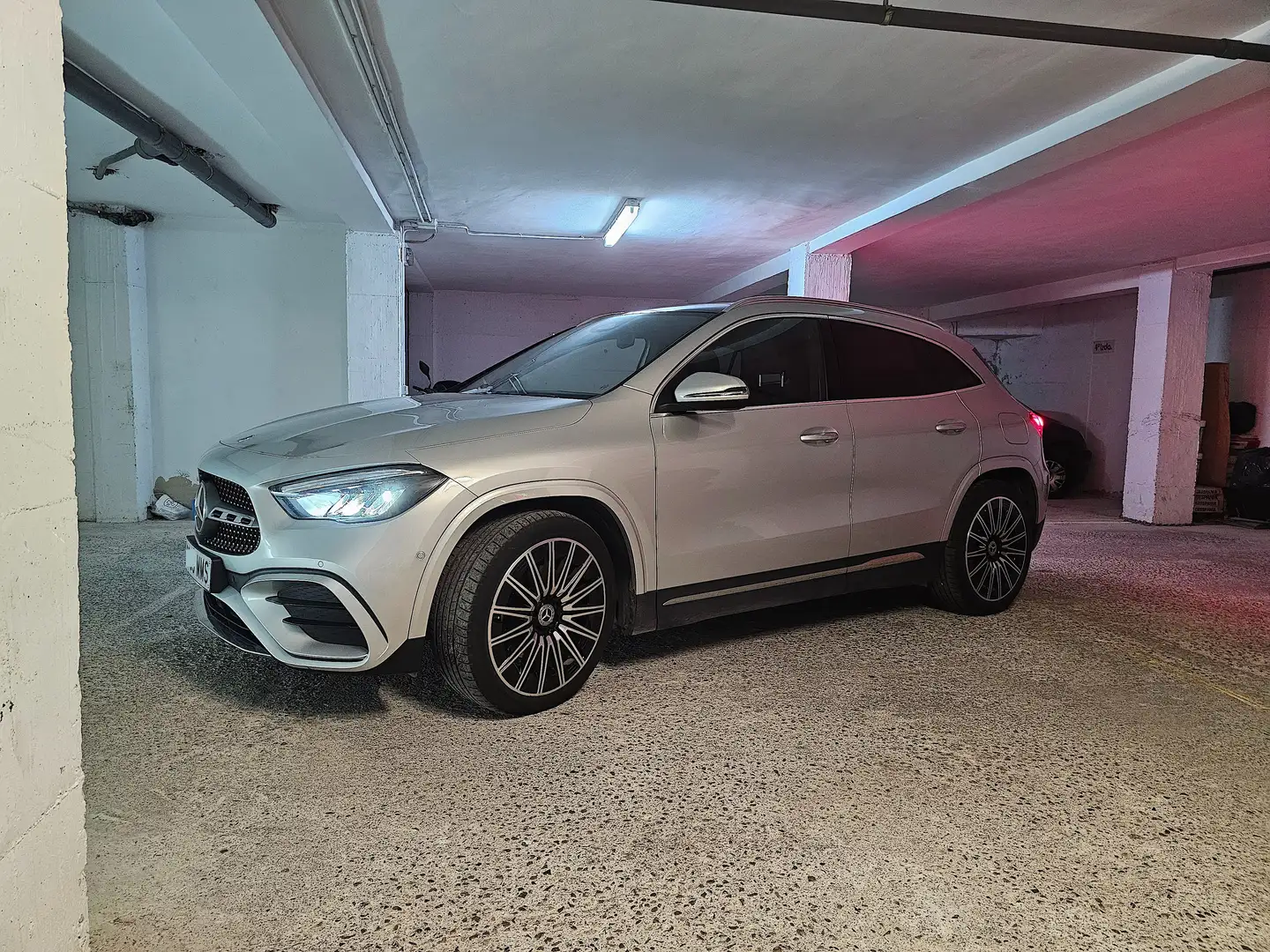 Mercedes-Benz GLA 200 GLA 200d 8G-DCT Plateado - 1