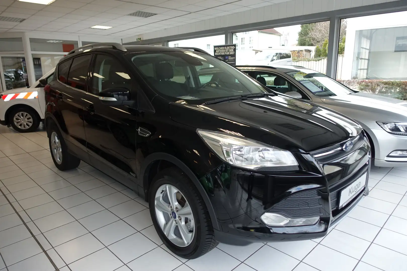 Ford Kuga Sync Edition *Allwetterreifen* Schwarz - 2