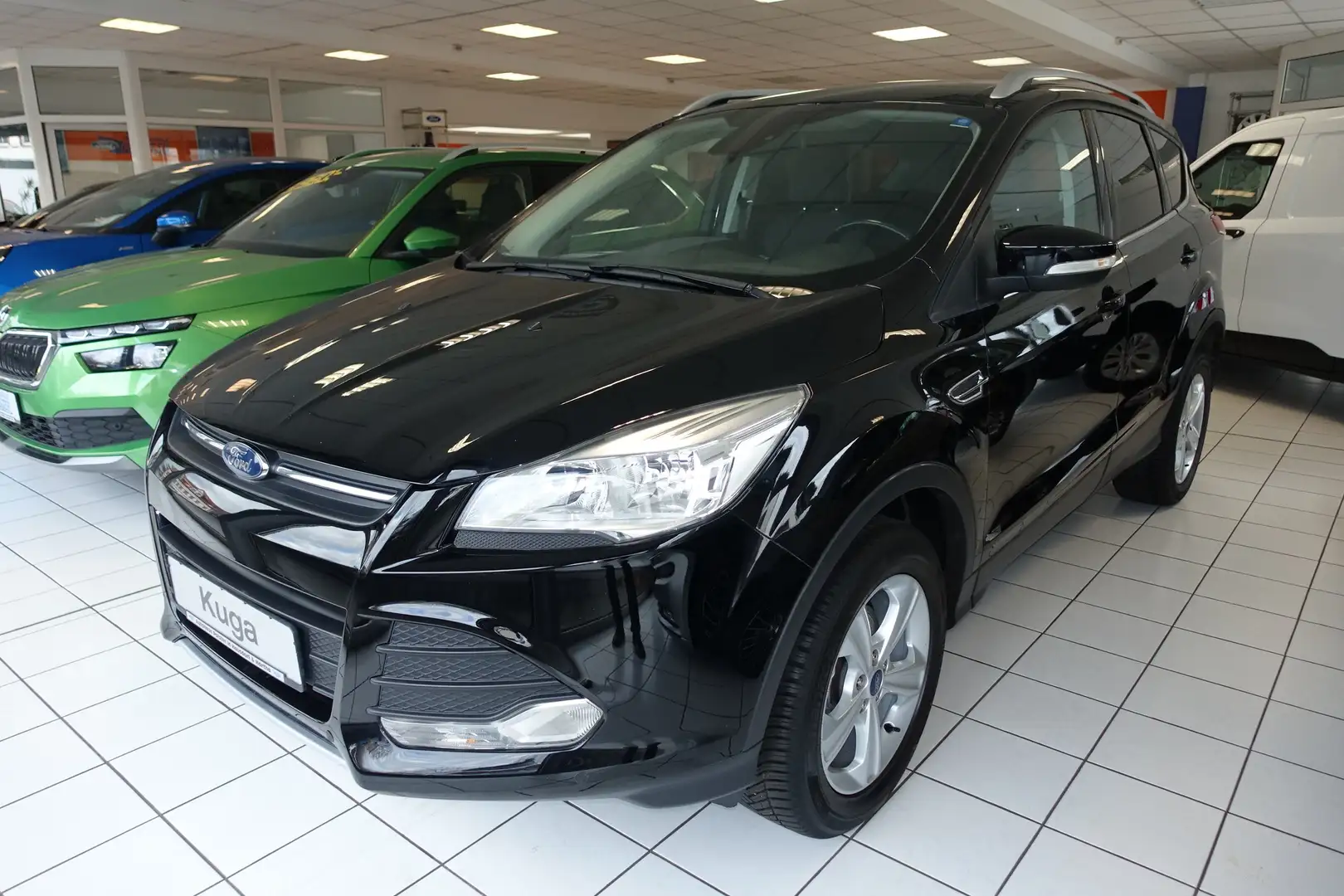 Ford Kuga Sync Edition *Allwetterreifen* Schwarz - 1